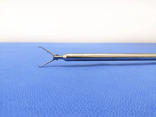 Końcówka szczypiec do szczypiec do chwytaków laparoskopowych — Zdjęcie stockowe