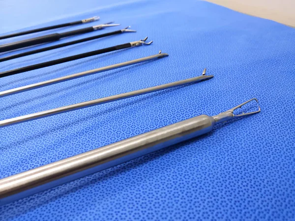 Pointe d'instruments chirurgicaux laparoscopiques — Photo