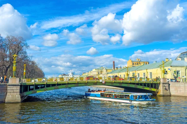 El puente Panteleimonovsky en San Petersburgo — Foto de Stock