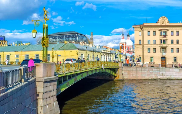 The bridge across Fontanka River in St Petersburg — Stock Photo, Image