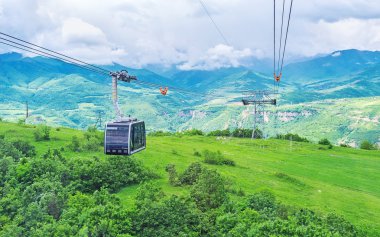 Tatev kanatları teleferik binmek