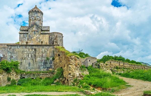 Manastır duvarının kalıntıları — Stok fotoğraf