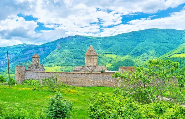 Biara lama yang dibentengi di Tatev — Stok Foto