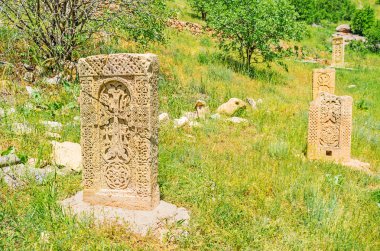 Mezarlıkta khachkars