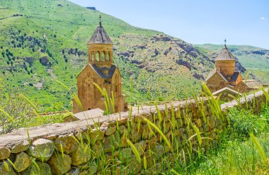 Duvarın arkasında Manastırı