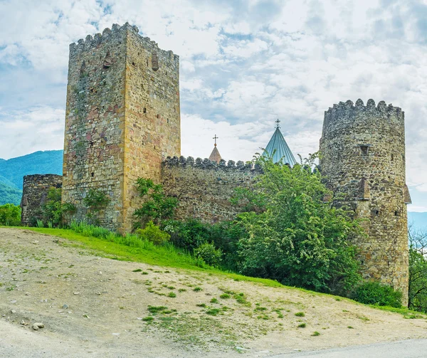 The old Castle of Ananuri — Stock Photo, Image