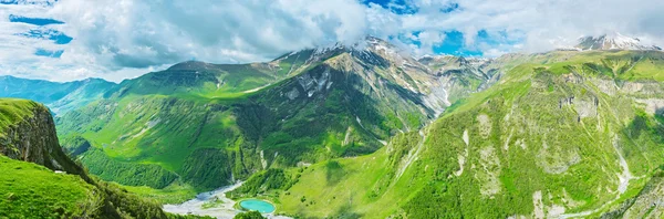 Lato w wielki Kaukaz — Zdjęcie stockowe