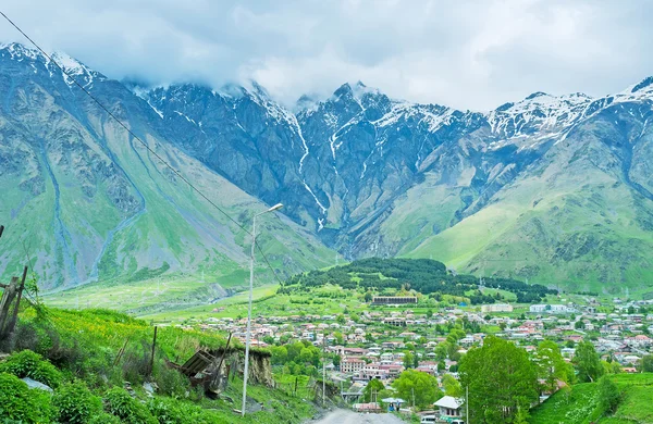 Die Anstiege von stepantsminda — Stockfoto