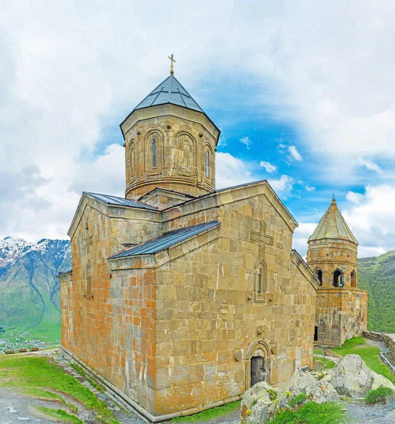 Церковь на пути к горе Казбек — стоковое фото