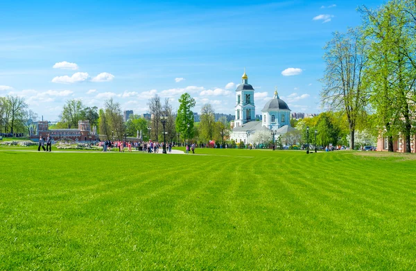 La Iglesia de Nuestra Señora Primavera vivificante en Tsaritsyno —  Fotos de Stock
