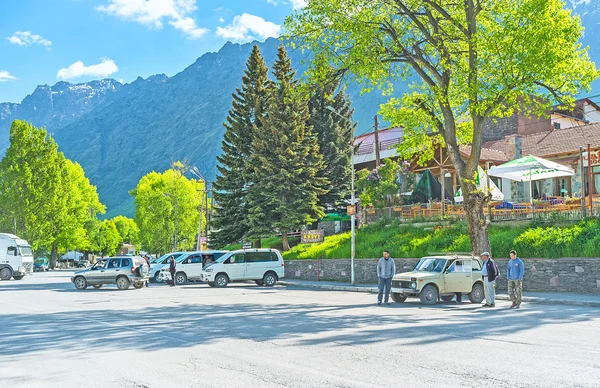 La fermata del taxi a Stepantsminda — Foto Stock