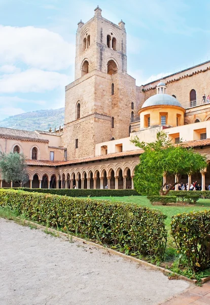 En el antiguo monasterio — Foto de Stock