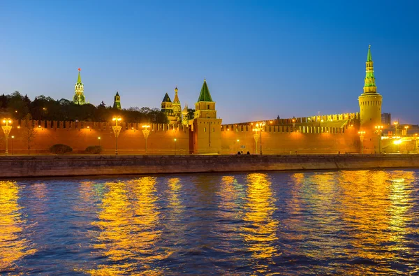 La noche en el río Moskva — Foto de Stock
