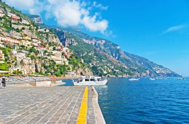 Positano kıyıları
