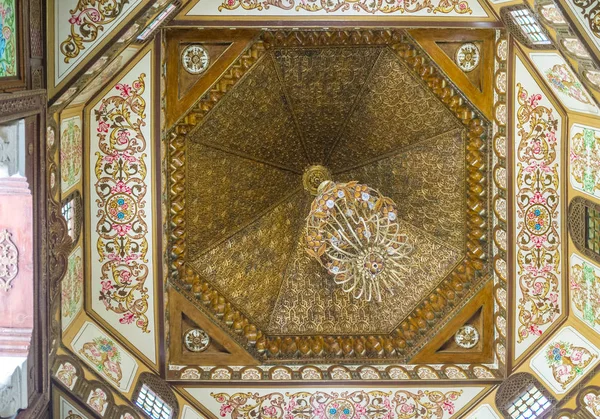 A cúpula de cor dourada antiga — Fotografia de Stock