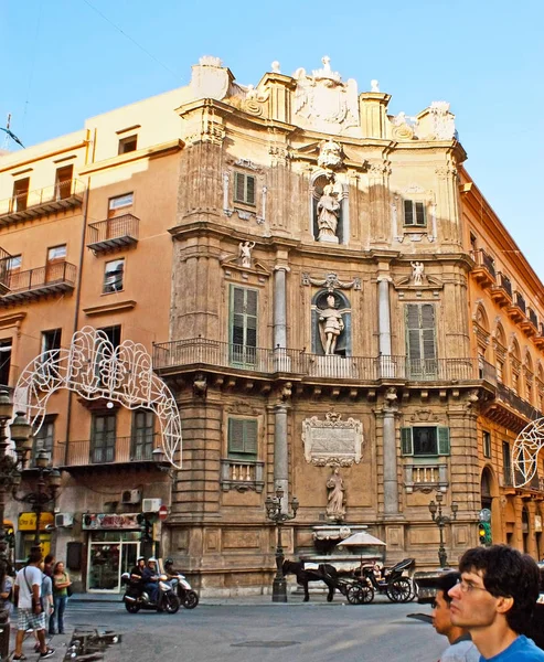 Het barokke plein in Palermo — Stockfoto
