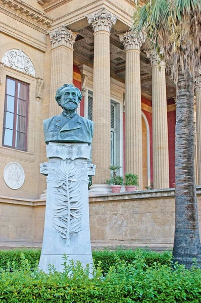 Le buste de Giuseppe Verdi à Palerme — Photo