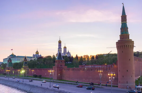 El Kremlin de Moscú por la noche — Foto de Stock