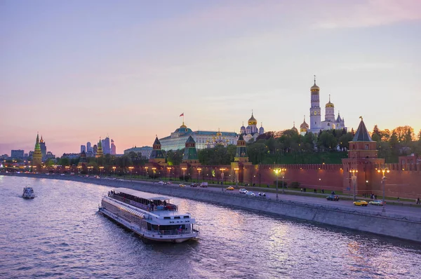 Il viaggio lungo il fiume Moskva — Foto Stock