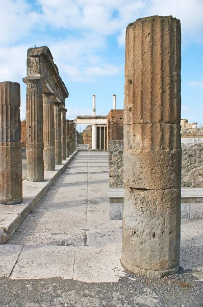 Las columnas de piedra — Foto de Stock