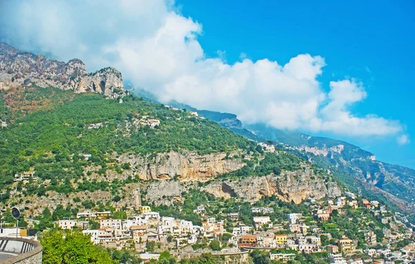 El pueblo en la ladera — Foto de Stock