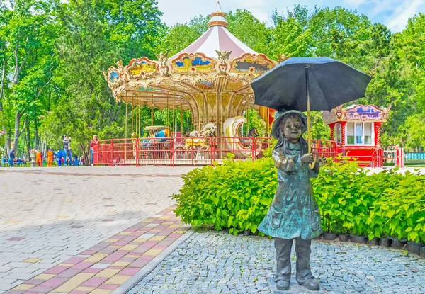 La chica con paraguas — Foto de Stock