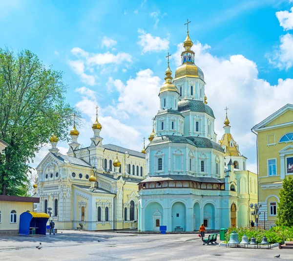 Le chiese della Cattedrale della Santa Vergine a Kharkov — Foto Stock