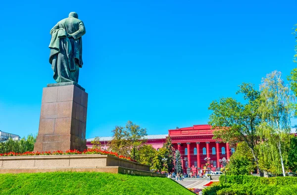 Het monument en de Universiteit — Stockfoto