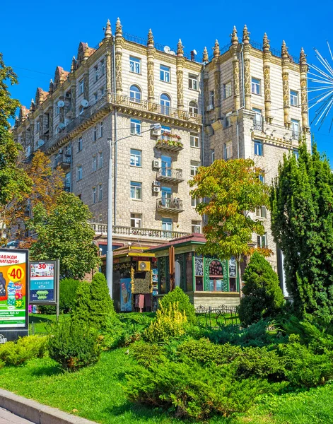 Grönskan i Khreshchatyk Avenue — Stockfoto