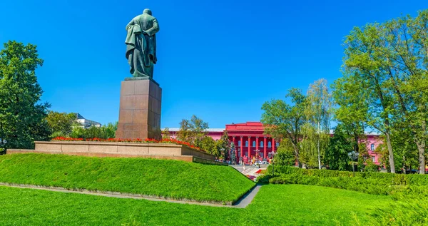 Dietro il monumento — Foto Stock