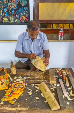 Sri Lanka maske yapımı