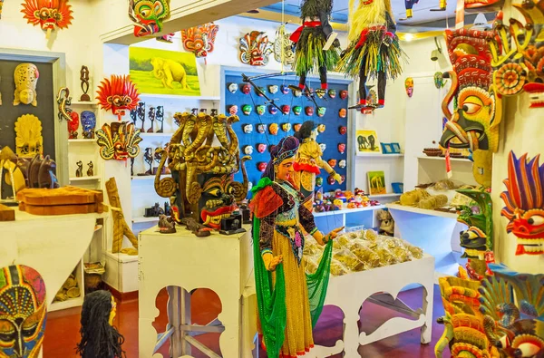 Maskeler ve kuklalar