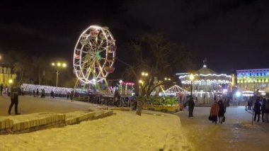 Akşam eğlence parkı