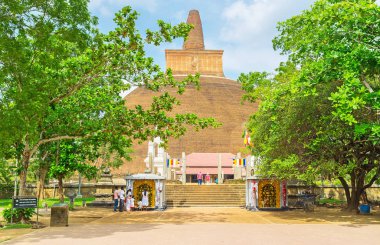 Abhayagiri Vihara için ana giriş