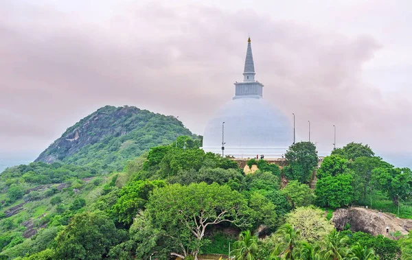 Stupa among the greenery — Stock Photo, Image