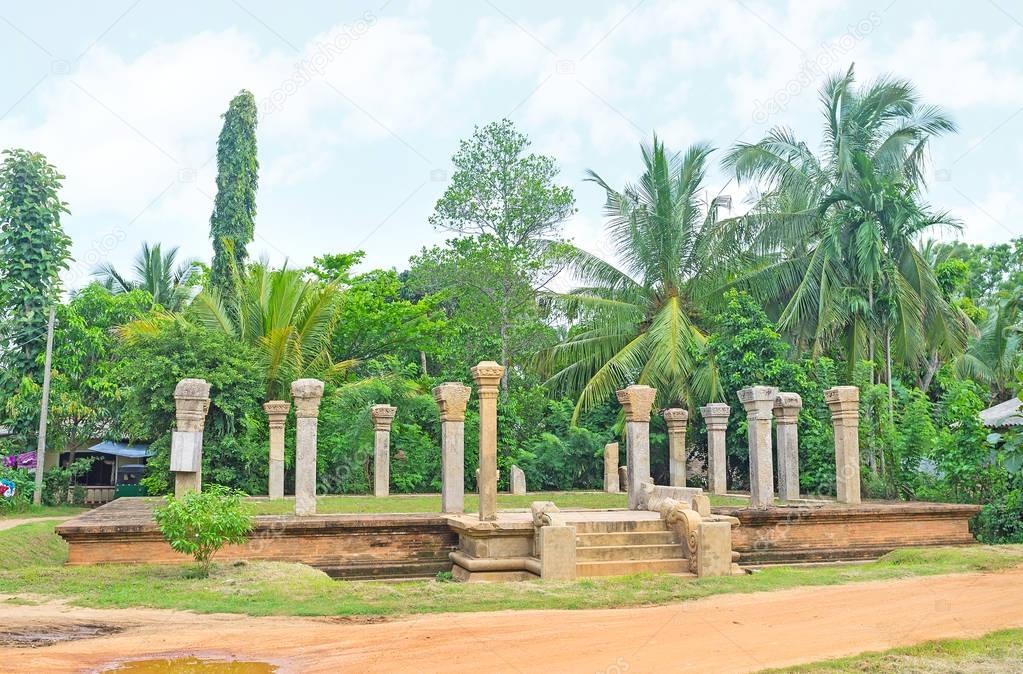 The hall with pillars in Jetavana Vihara