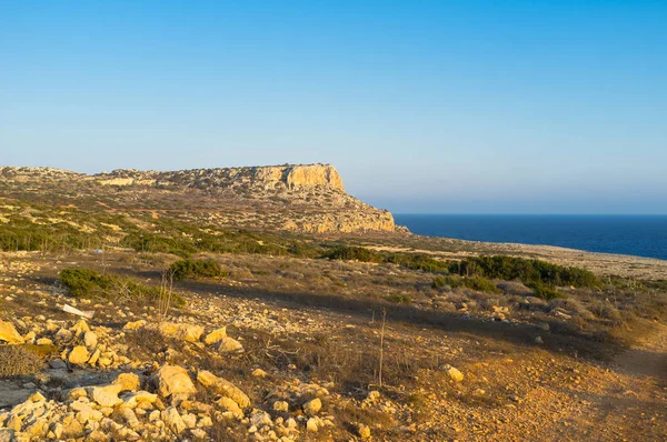 La roca solitaria — Foto de Stock