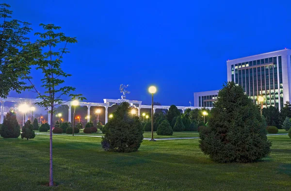 Las luces de la tarde de Tashkent —  Fotos de Stock