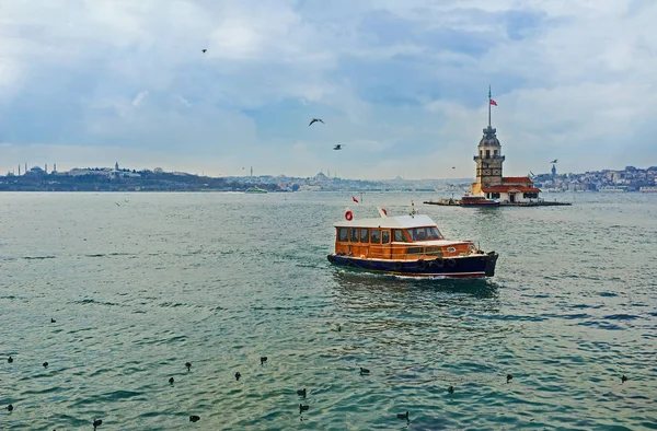 The pleasure boat on Bosphorus — Stock Photo, Image