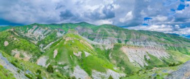 Kayalık yamaçlarda Geghama aralığının 