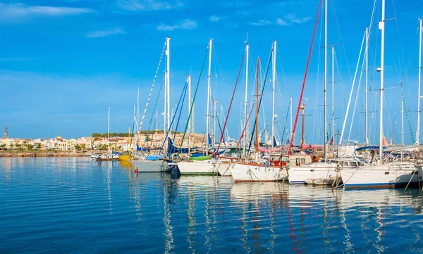 The row of yachts — Stock Photo, Image