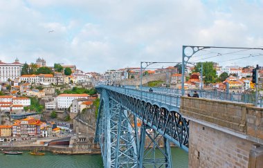 Bir köprü Manzaralı