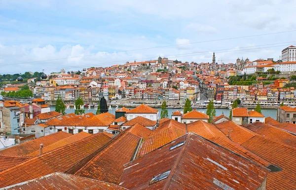 The city behind the roofs — Stock Photo, Image