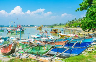 Eski tekneler limanda