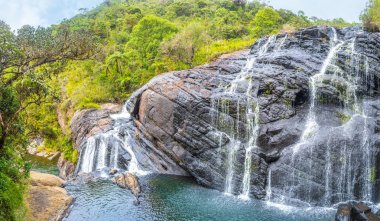 Art arda sıralı şelale