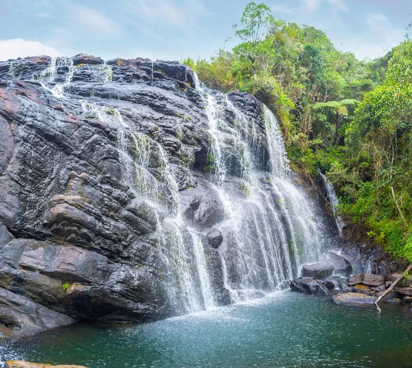 The huge waterfall — Stock Photo, Image