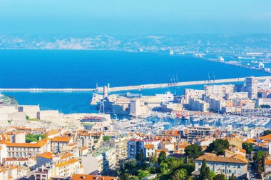 Dağın üstünden Marsilya