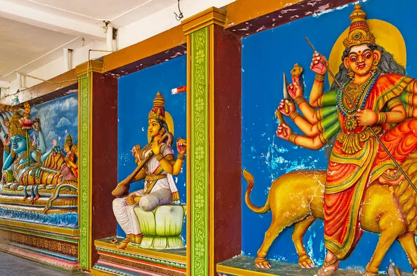 Kolorowe panele w Munneswaram Kovil — Zdjęcie stockowe