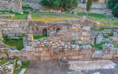 Agora yıkıntıları