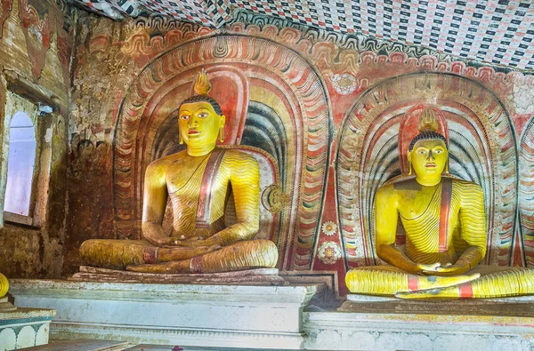 Die alten farbenfrohen Statuen der Dambulla-Höhlen — Stockfoto